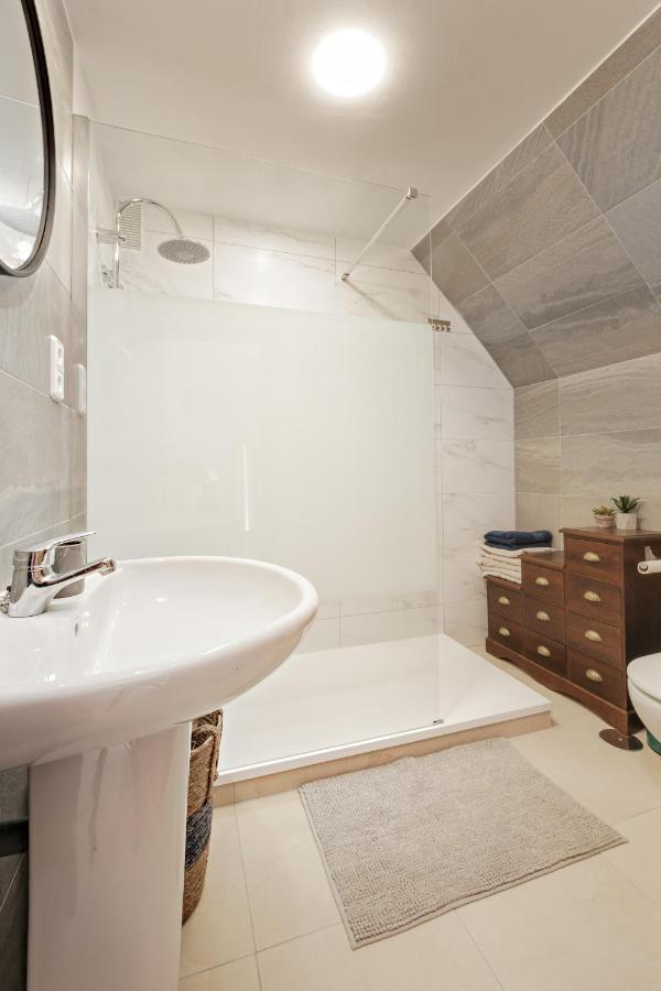 Fresh Penthouse Apartment With Great Sea Views กาซาเรส ภายนอก รูปภาพ